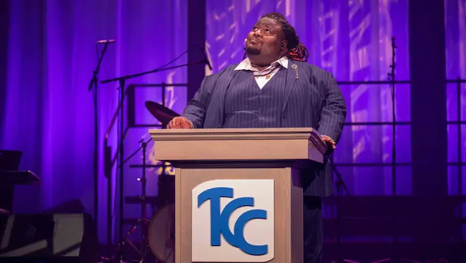 Sheann Stokes-Gilmore stands at a podium at Vision Dinner